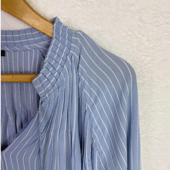 Ann Taylor Womens Blue White Striped Smocked V-Neck Pleated Viscose Blouse Sz M - Picture 4 of 11